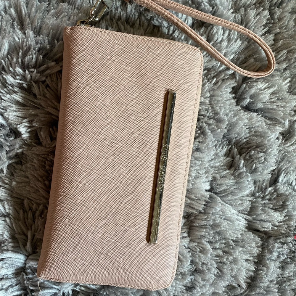 Steve Madden Wristlet
